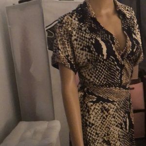 DVF short sleeve wrap dress AVARA STYLE
